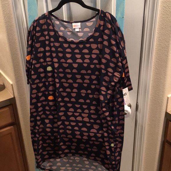 LuLaRoe Tops - LulaRoe Lg Irma